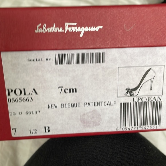 Salvador’s Ferragamo beige shoe - Picture 9 of 10